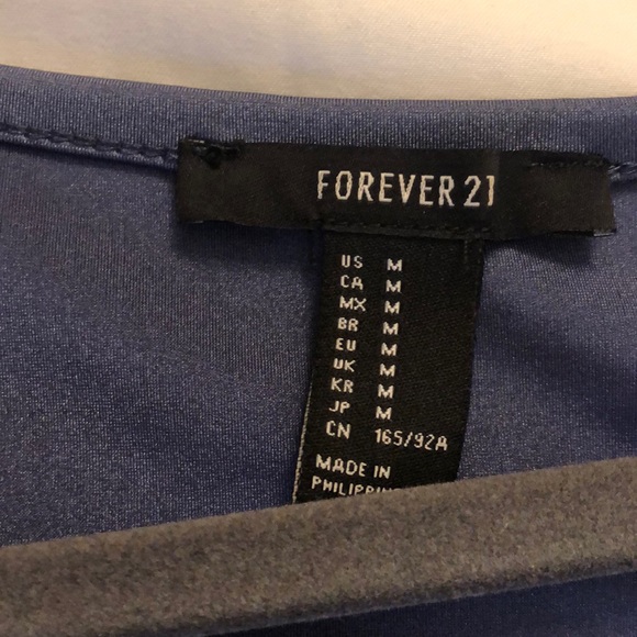 Blue top - Picture 2 of 4